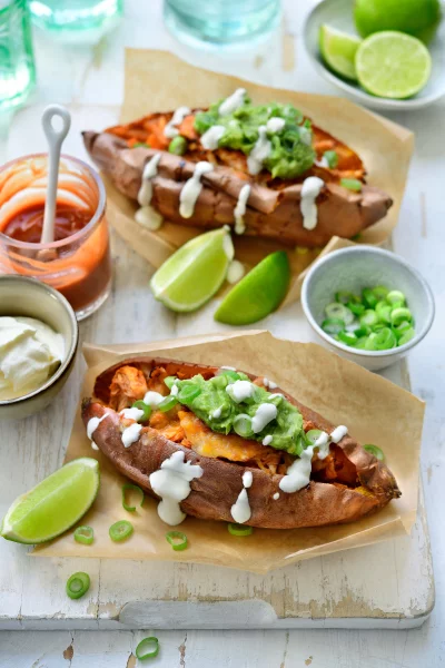Gepofte zoete aardappel en pulled chicken uit de airfryer