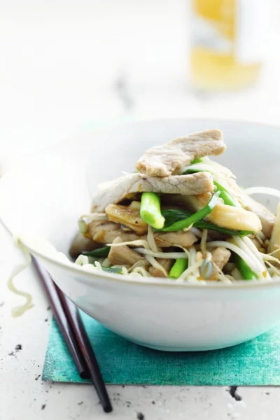 Oosterse wok van varkensvlees