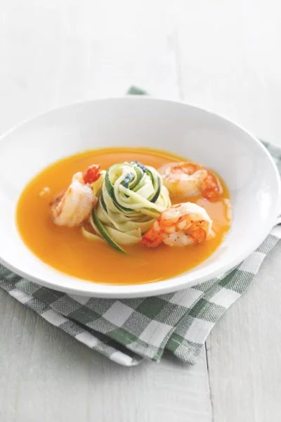 Pompoensoepje met tagliatelle van courgette en scampi’s