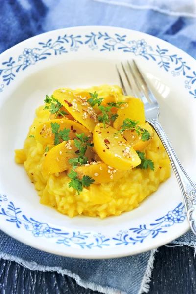 Risotto van boterraapjes en paprika met sesam