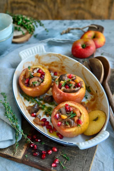 Appeltjes gevuld met stoverij van champignons
