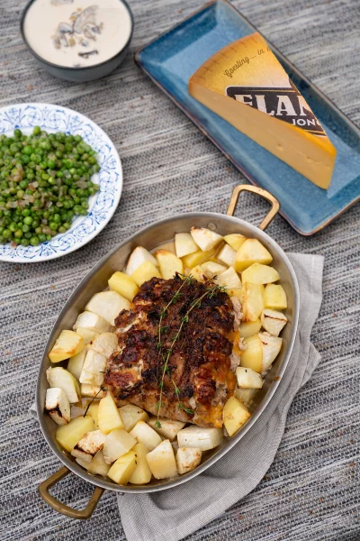 Orloffgebraad met doperwtjes, champignonroomsaus en puree