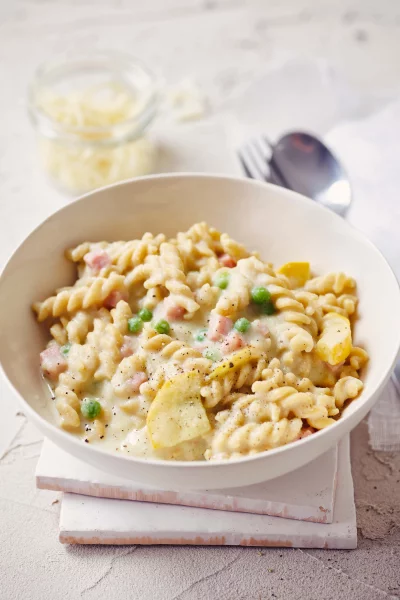 Macaroni met ham en veel groenten