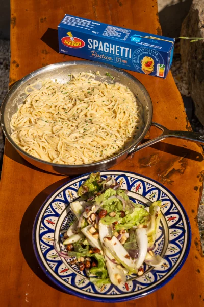 Spaghetti met looksaus en een frisse salade