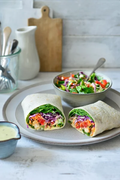 Wraps met kip, wortel en rode kool