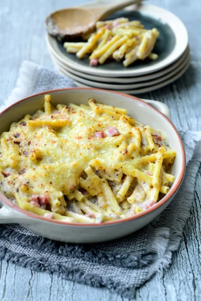 Deluxe macaroni met ham, kaas en truffeltapenade