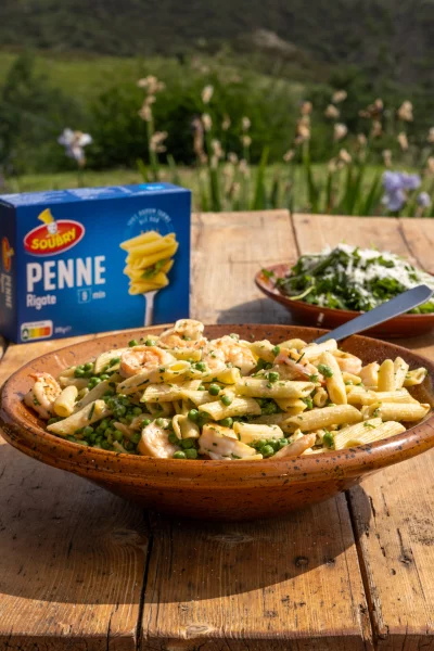 Penne met scampi en pastis