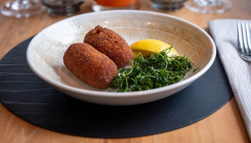 Njam! trekt erop uit: de beste adresjes om garnaalkroketten te eten